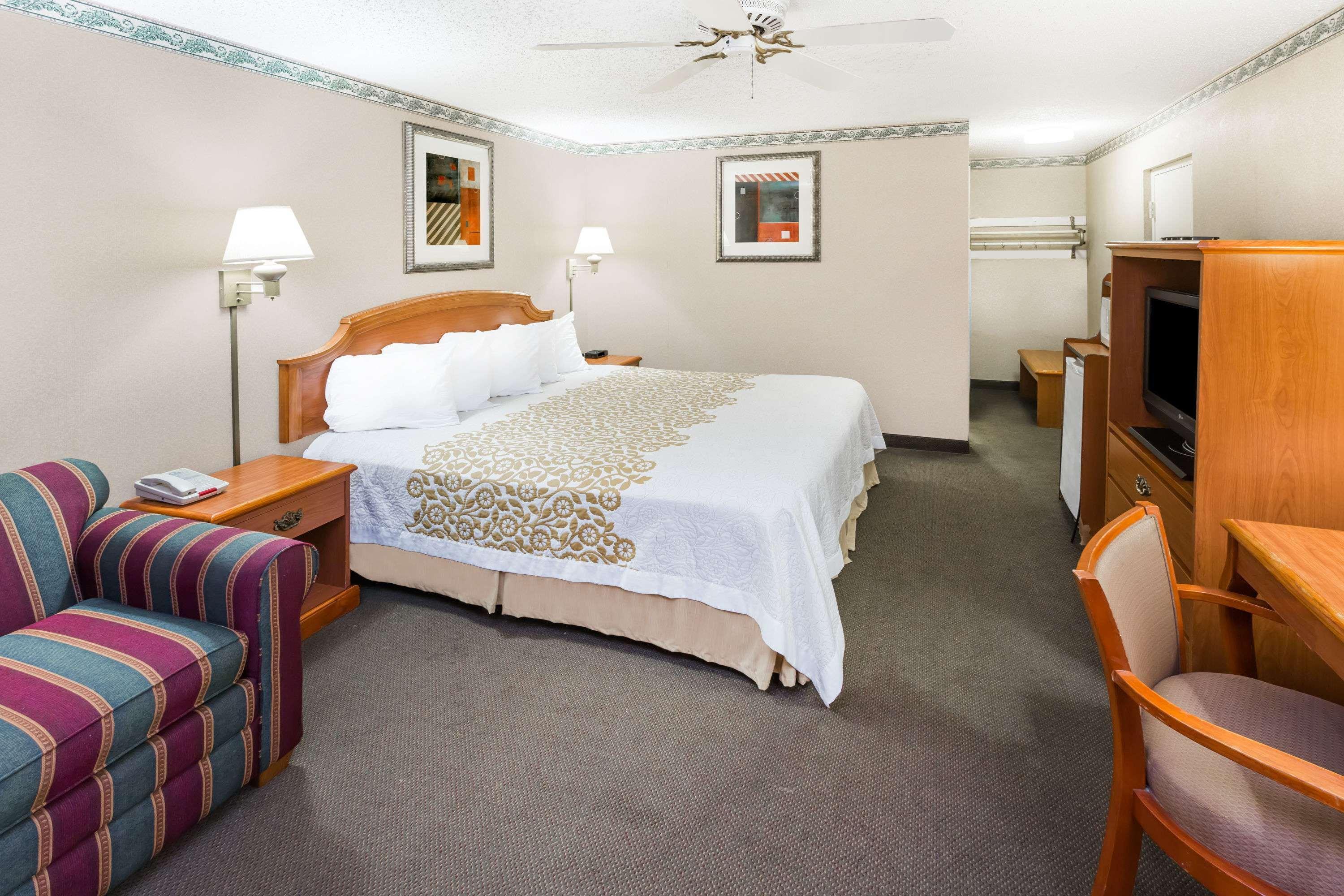 Days Inn By Wyndham Batesville Εξωτερικό φωτογραφία