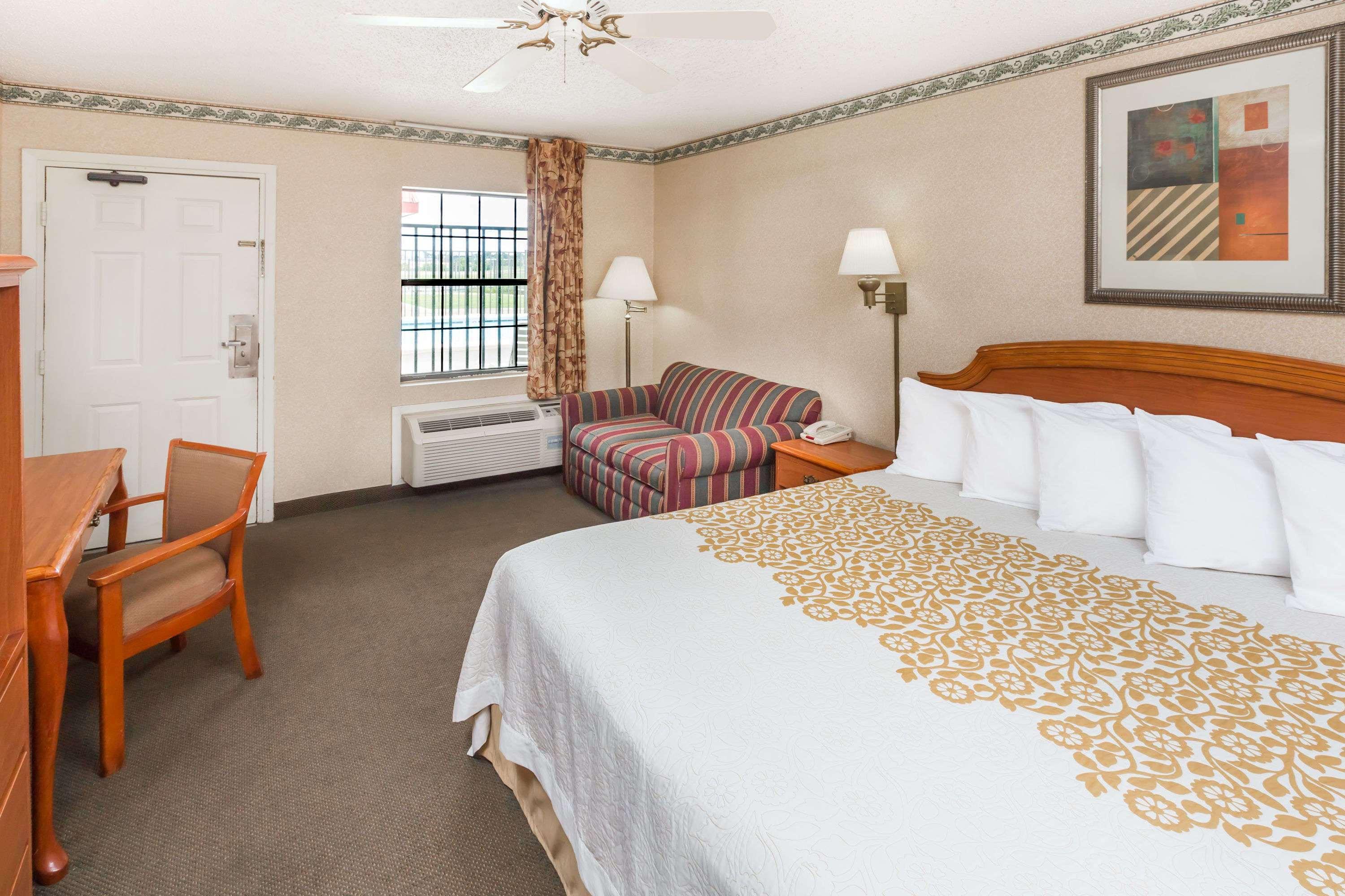 Days Inn By Wyndham Batesville Εξωτερικό φωτογραφία