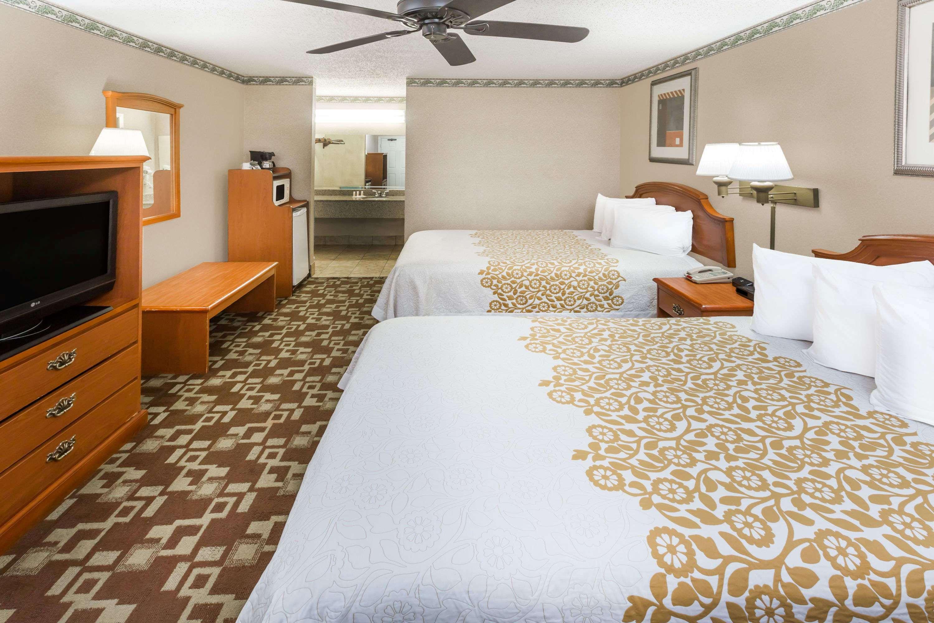 Days Inn By Wyndham Batesville Εξωτερικό φωτογραφία