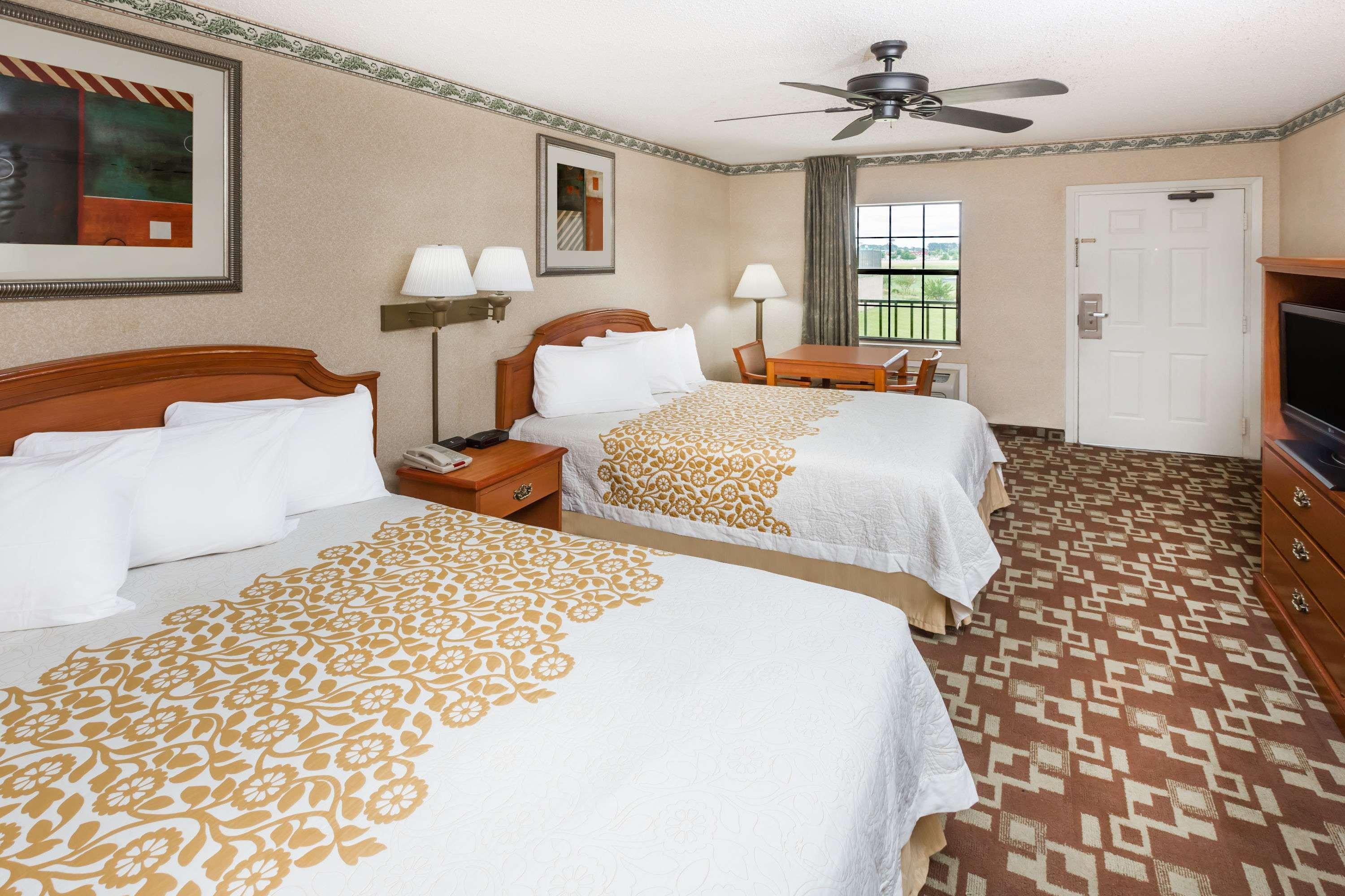 Days Inn By Wyndham Batesville Εξωτερικό φωτογραφία