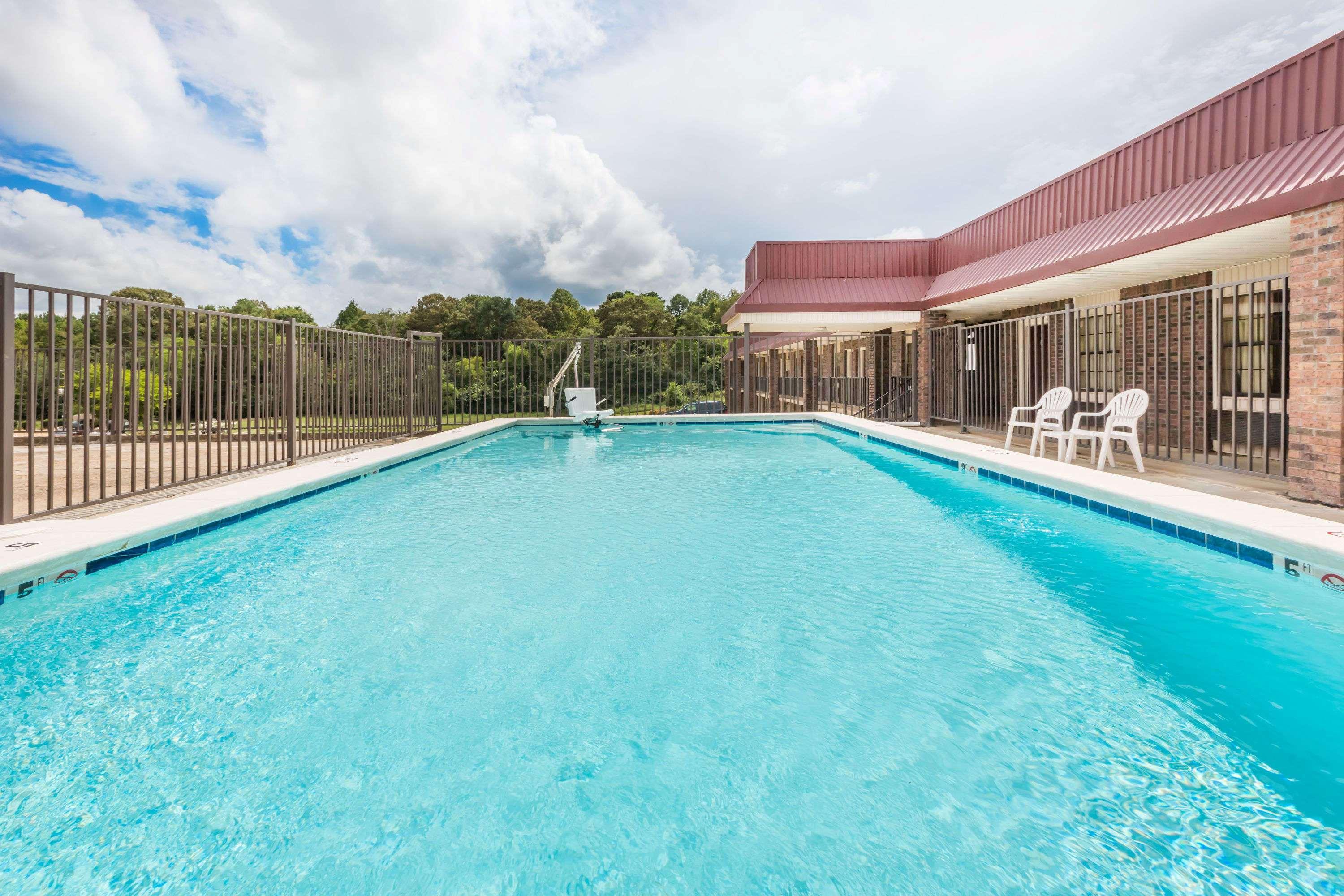 Days Inn By Wyndham Batesville Εξωτερικό φωτογραφία