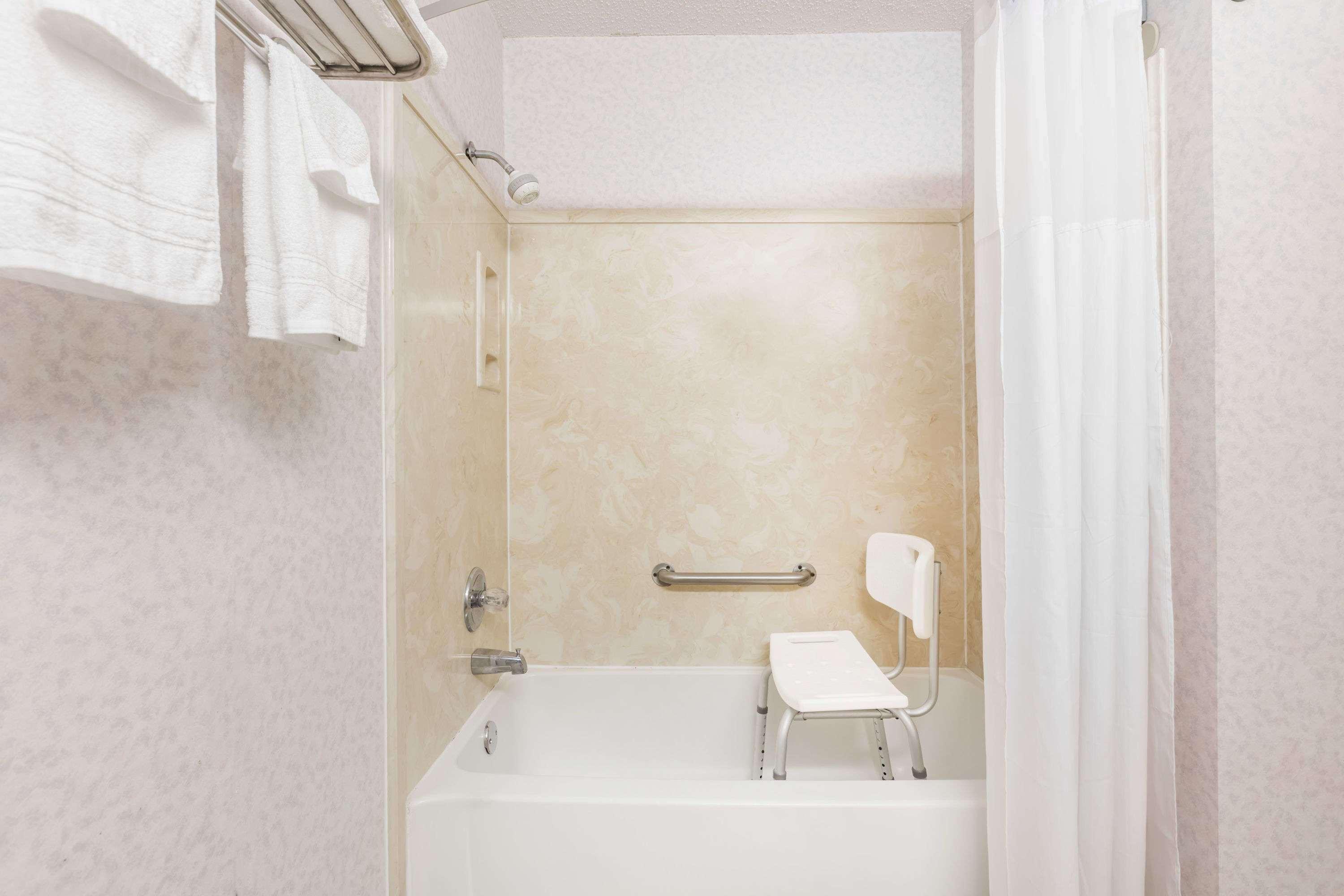 Days Inn By Wyndham Batesville Εξωτερικό φωτογραφία
