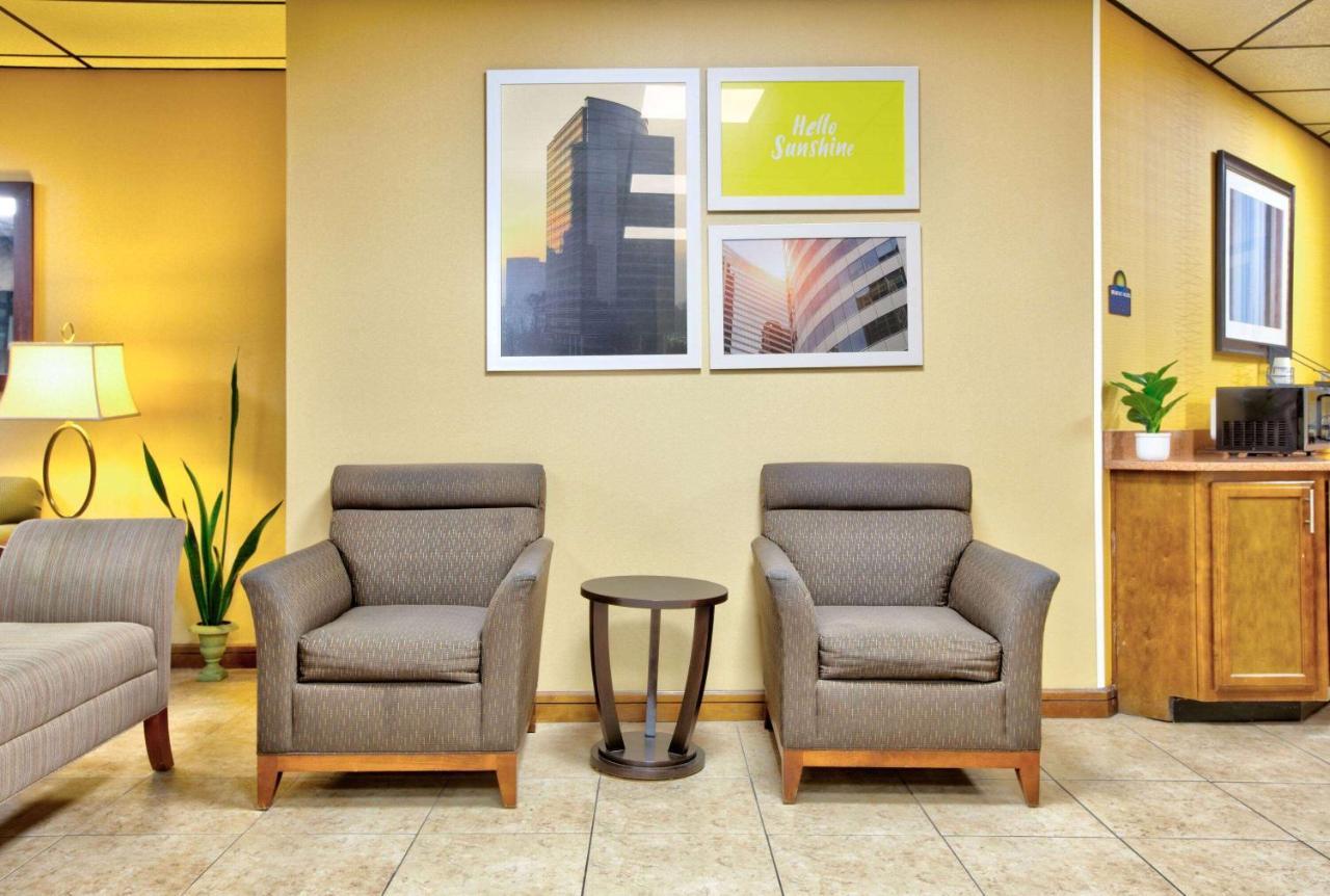 Days Inn By Wyndham Batesville Εξωτερικό φωτογραφία