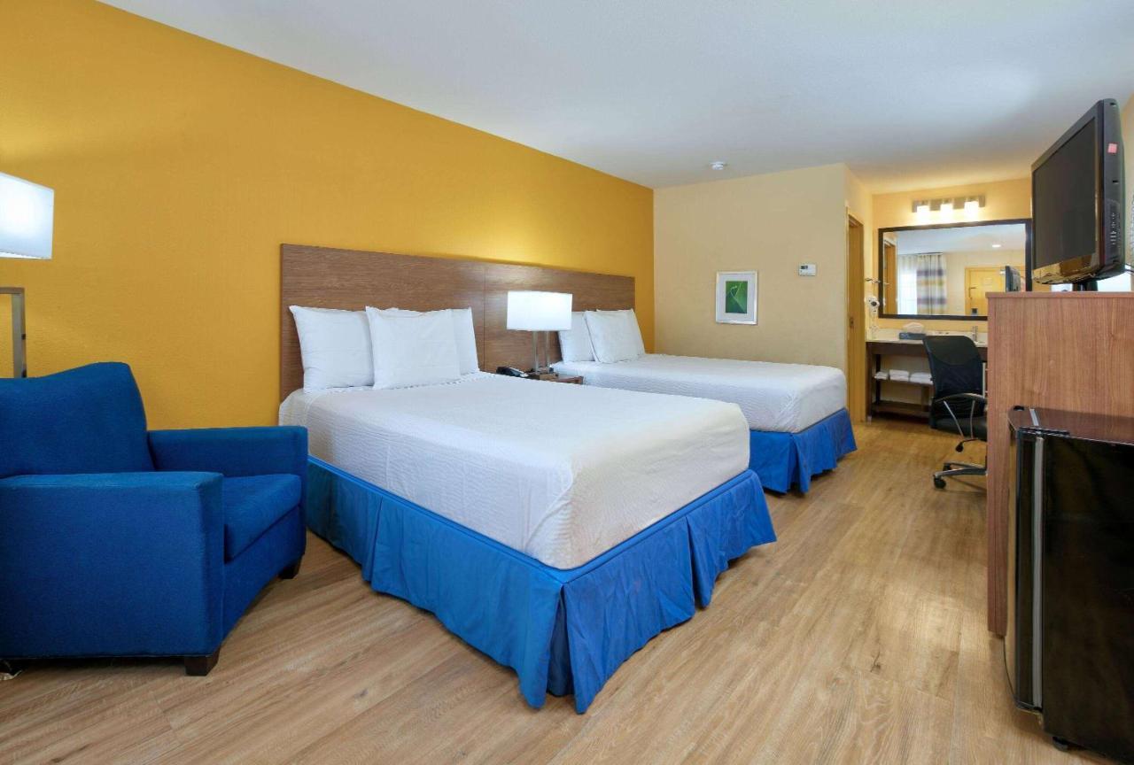 Days Inn By Wyndham Batesville Εξωτερικό φωτογραφία