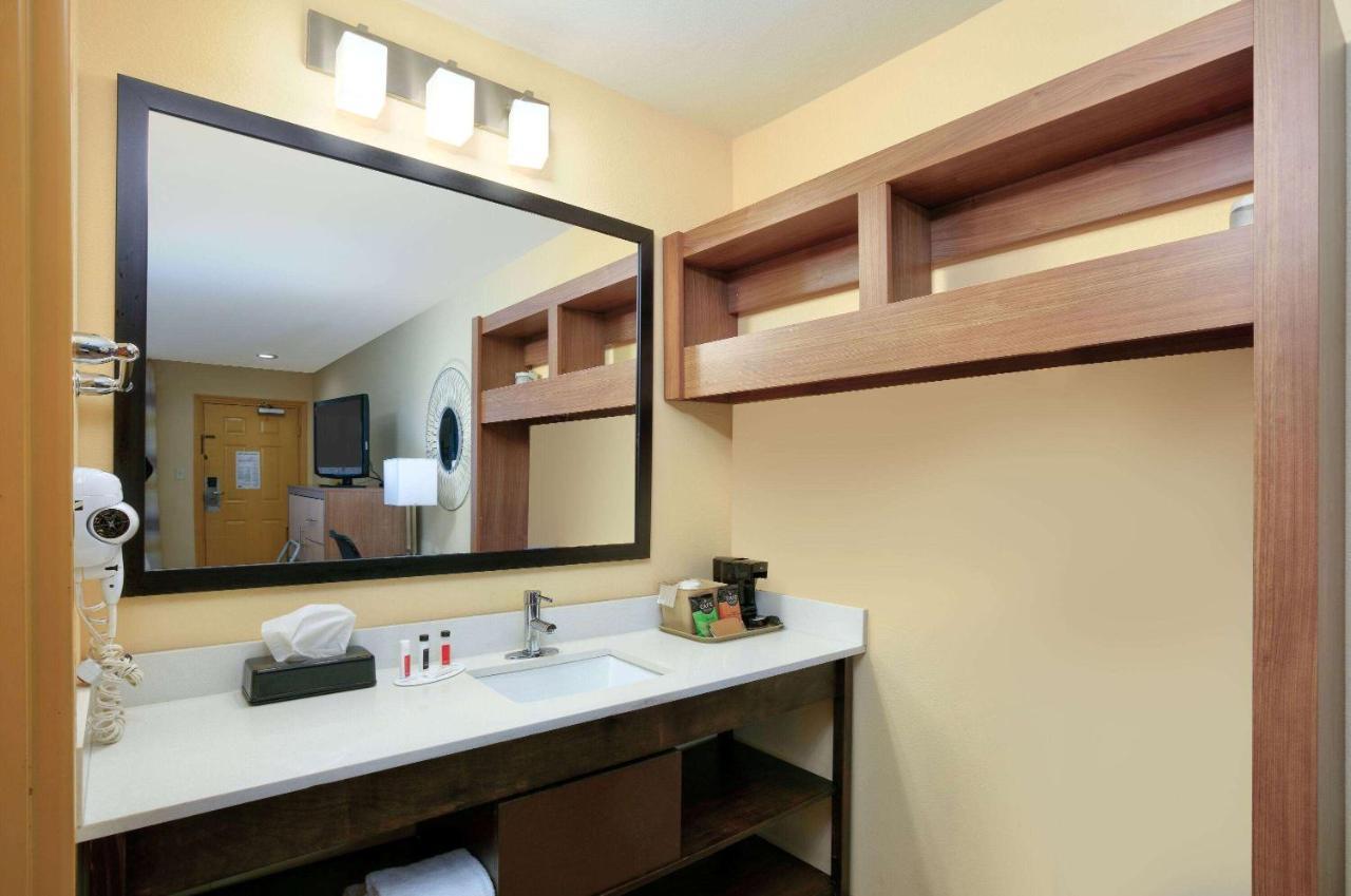 Days Inn By Wyndham Batesville Εξωτερικό φωτογραφία