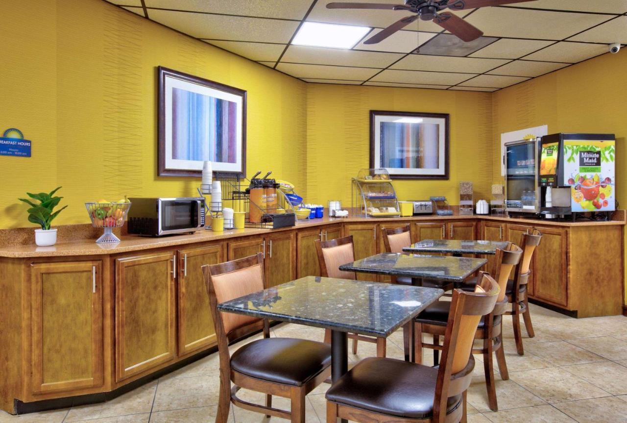 Days Inn By Wyndham Batesville Εξωτερικό φωτογραφία