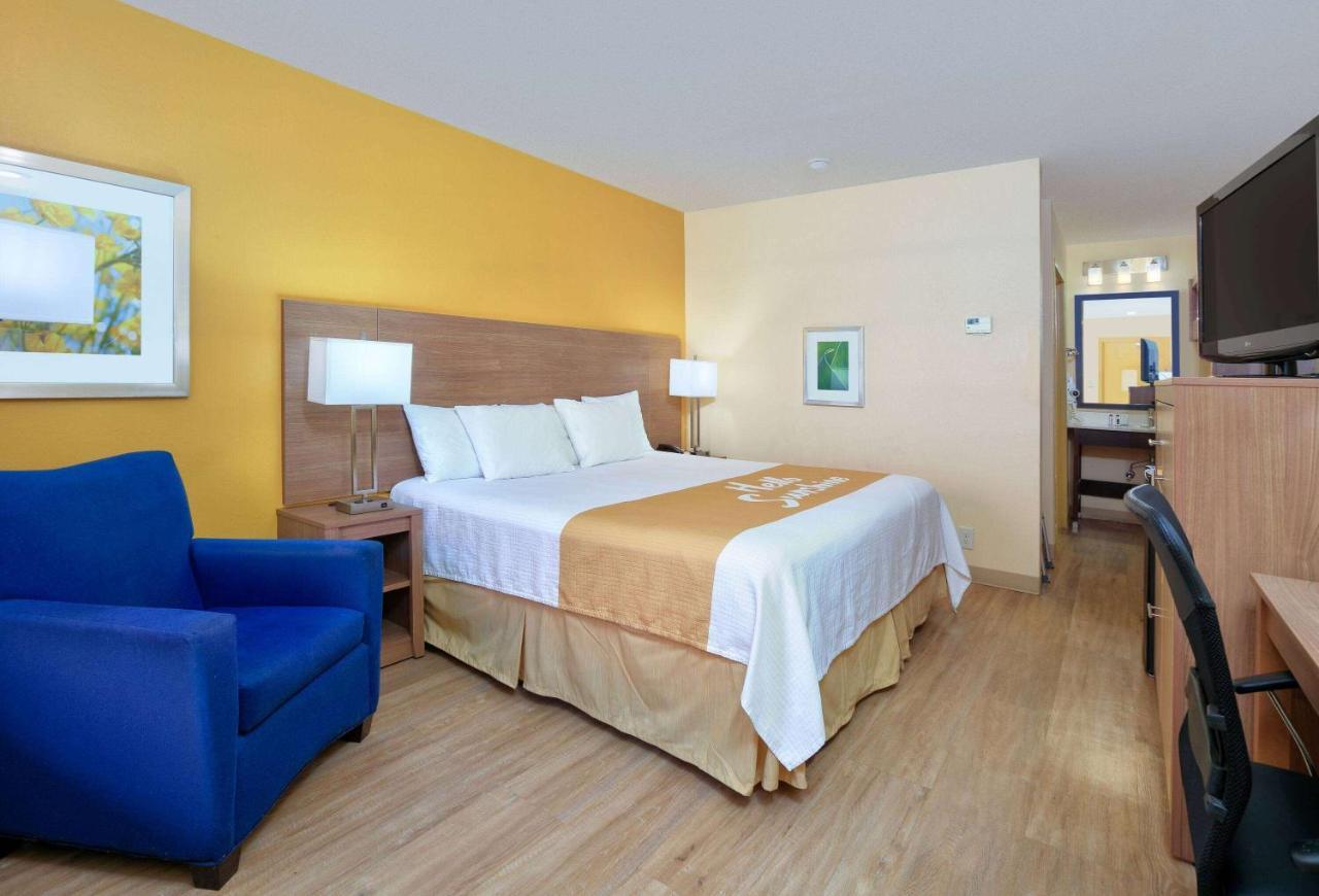 Days Inn By Wyndham Batesville Εξωτερικό φωτογραφία