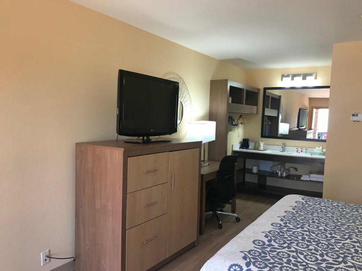 Days Inn By Wyndham Batesville Εξωτερικό φωτογραφία