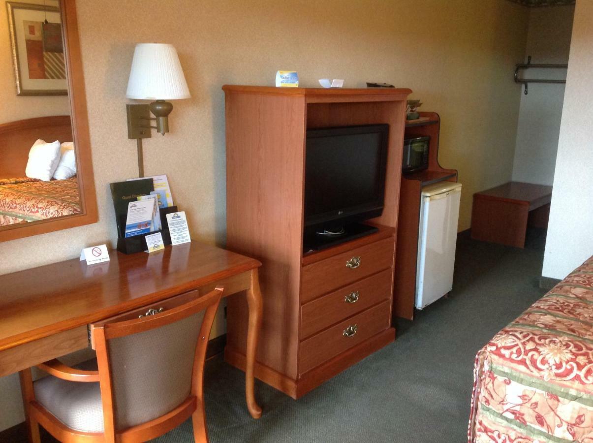 Days Inn By Wyndham Batesville Εξωτερικό φωτογραφία